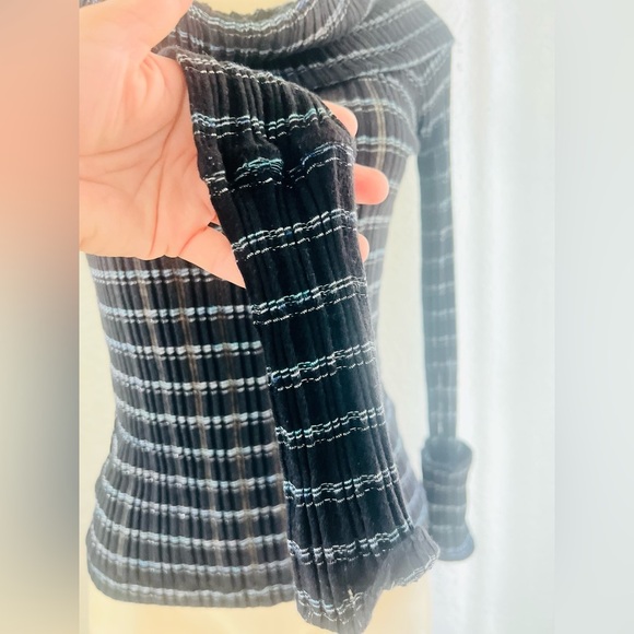 Free People Snowbunny Girlfriend off the shoulder top size med stretchy fabric - Picture 10 of 13